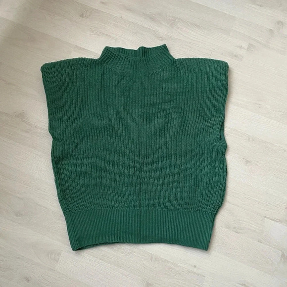 Aritzia - Babaton Hazlitt Vest with Shoulder Pads - Picture 6 of 9